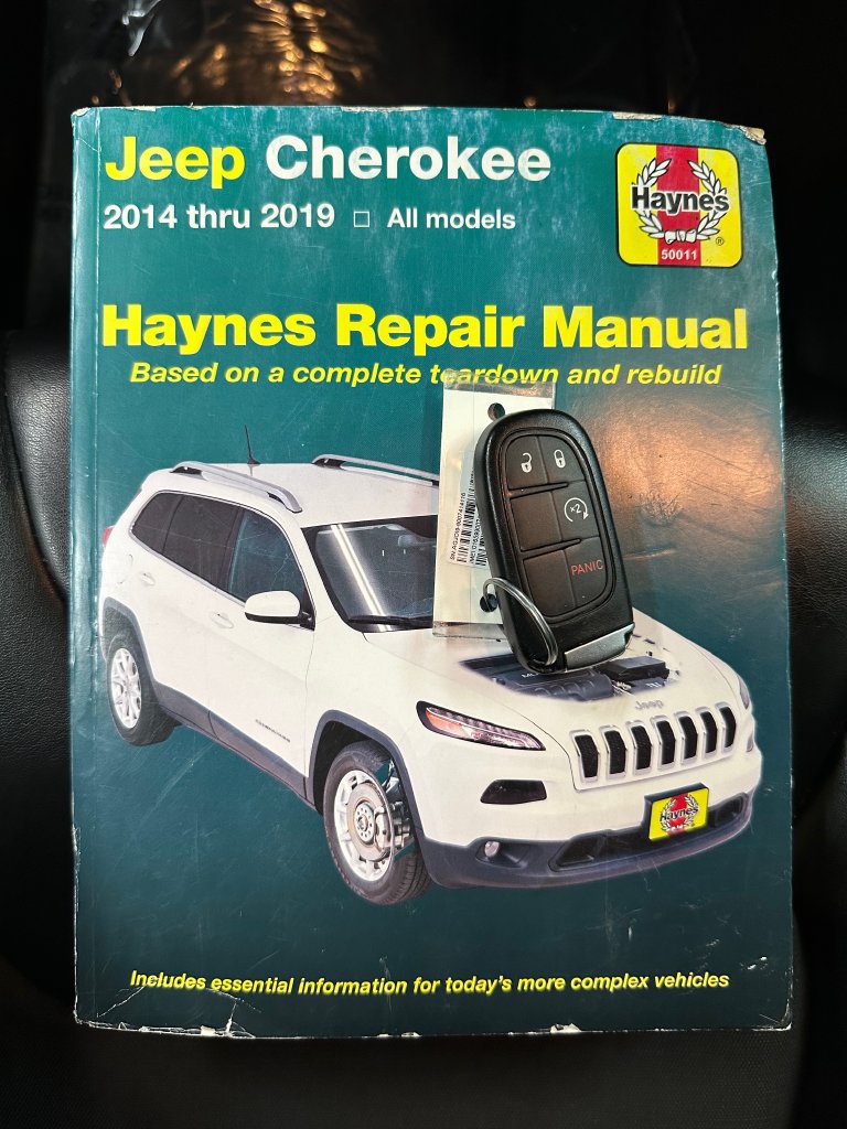 Used 2019 Jeep Cherokee Latitude Plus w/ Cold Weather Group AWD/4WD image 39