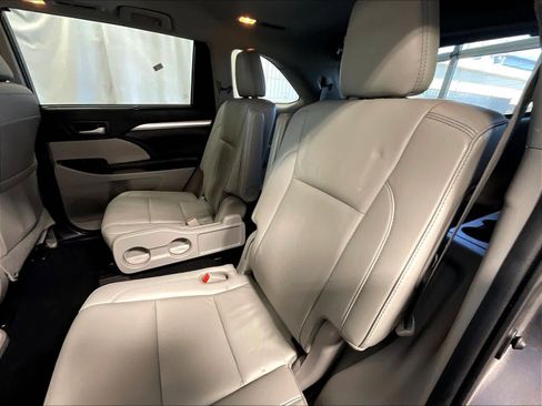 Used 2019 Toyota Highlander XLE image 15