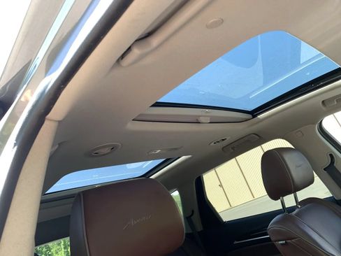 Used 2019 Buick Enclave Avenir w/ Avenir Technology Package FWD image 11