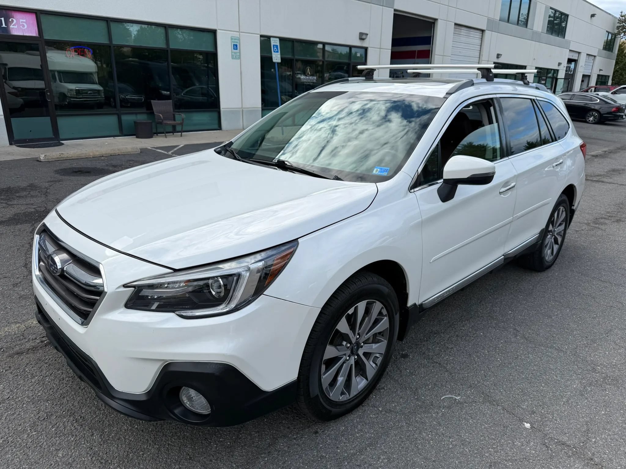 Used 2019 Subaru Outback 3.6R Touring AWD/4WD image 11