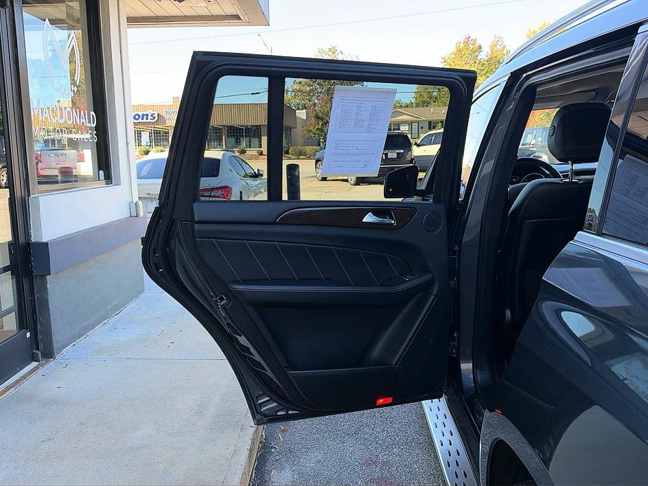 Used 2015 Mercedes-Benz GL 450 4MATIC image 30