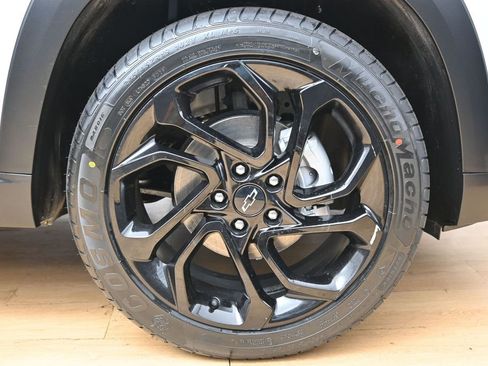 Used 2024 Chevrolet Trax RS FWD image 12