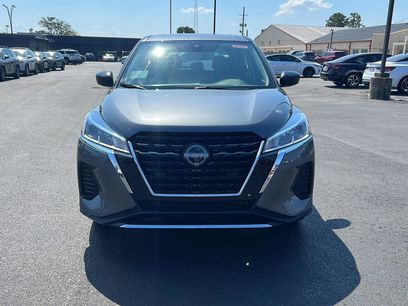 New 2025 Nissan Kicks Play S