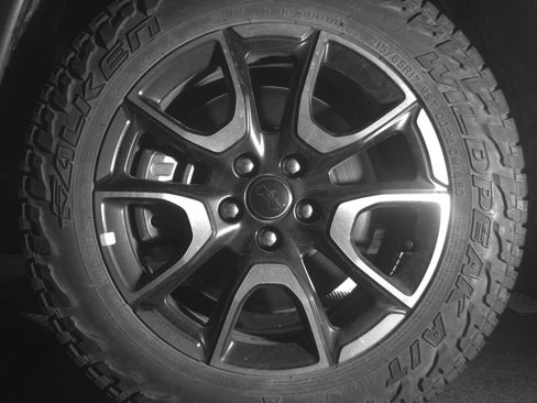 Used 2025 Jeep Compass Trailhawk image 12