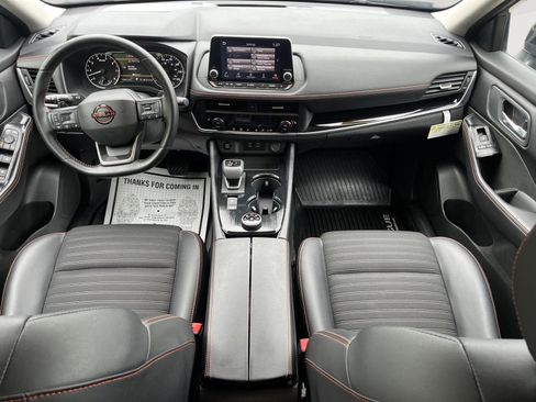 Used 2025 Nissan Rogue SV AWD/4WD image 16