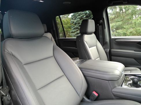 Used 2026 Chevrolet Suburban Z71 AWD/4WD image 18