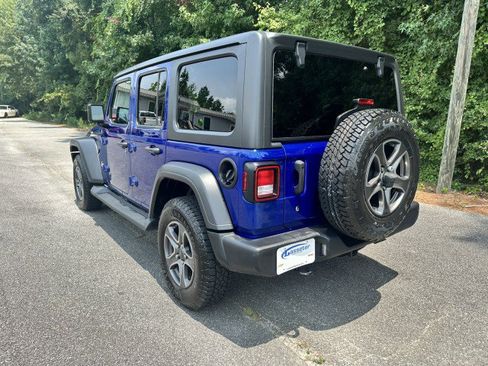 Used 2018 Jeep Wrangler Unlimited Sport S AWD/4WD image 3
