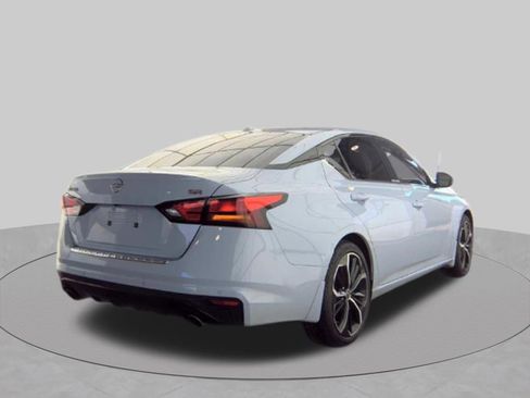 Used 2023 Nissan Altima 2.5 SR w/ SR Premium Package FWD image 4
