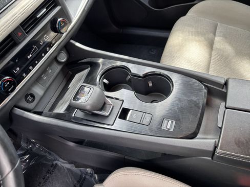 Used 2025 Nissan Rogue SV FWD image 37