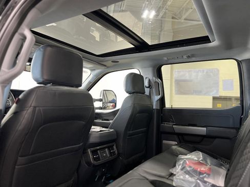 New 2026 Ford F250 Lariat w/ Black Appearance Package image 28