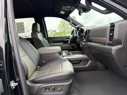 Used 2024 Chevrolet Silverado 2500 ZR2 w/ Technology Package AWD/4WD image 27