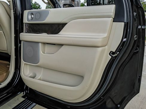 Used 2020 Lincoln Navigator L Reserve w/ Equipment Group 208A Reserve AWD/4WD image 59