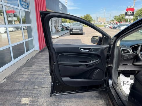 Used 2020 Ford Edge Titanium FWD image 9