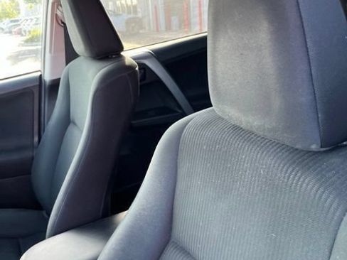 Used 2017 Toyota RAV4 LE FWD image 5