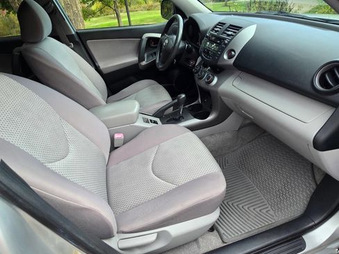 Used 2008 Toyota RAV4 Base 4x4 4dr SUV w/TH Third Ro image 26