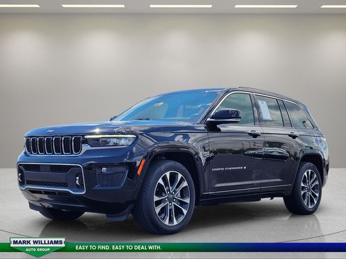 Used 2022 Jeep Grand Cherokee Overland w/ Luxury Tech Group IV AWD/4WD image 8