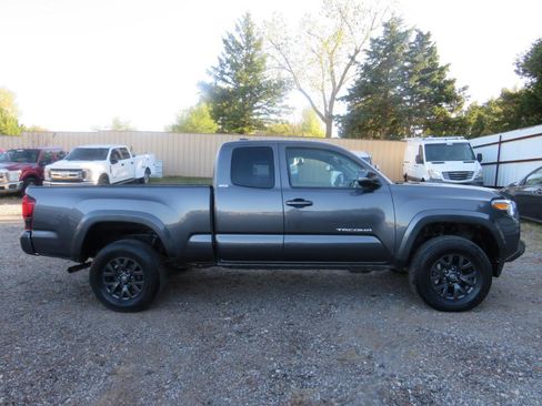 Used 2023 Toyota Tacoma SR5 w/ Technology Package AWD/4WD image 4