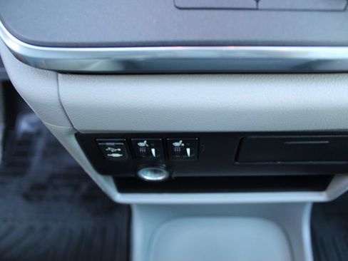 Used 2016 Toyota Sienna XLE FWD image 29