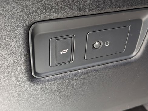 Used 2022 Land Rover Range Rover Sport HSE Silver Edition image 17