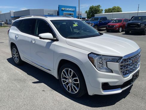 Used 2024 GMC Terrain Denali w/ Denali Premium Package AWD/4WD image 2