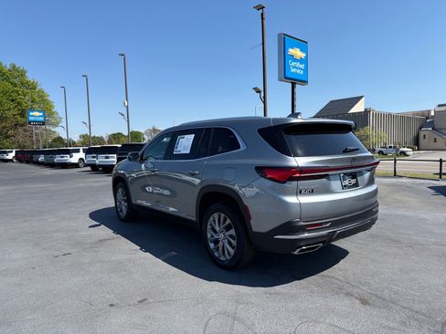Used 2025 Buick Enclave Preferred FWD image 5