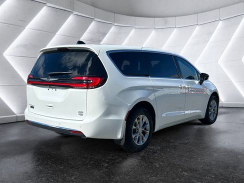New 2026 Chrysler Pacifica Select image 6