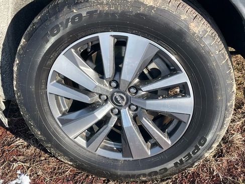 Certified 2023 Nissan Pathfinder SL w/ Black Appearance Package image 30