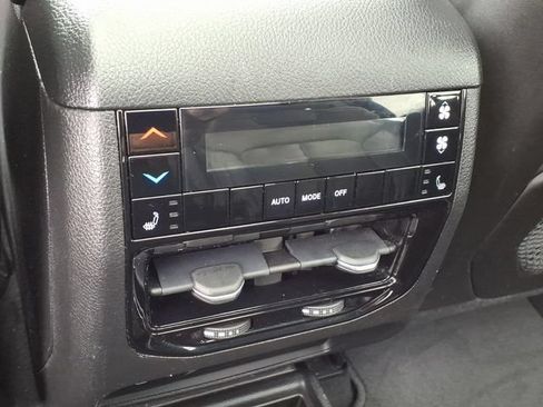 Used 2023 Jeep Grand Cherokee L Limited w/ Black Appearance Package AWD/4WD image 18