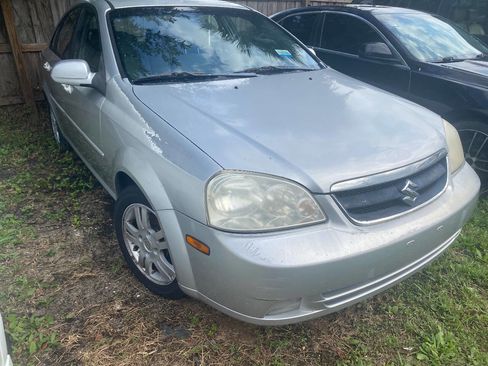 Used 2006 Suzuki Forenza Premium image 2