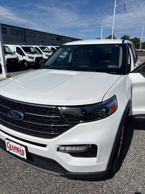 Used 2022 Ford Explorer XLT w/ Equipment Group 202A AWD/4WD image 11