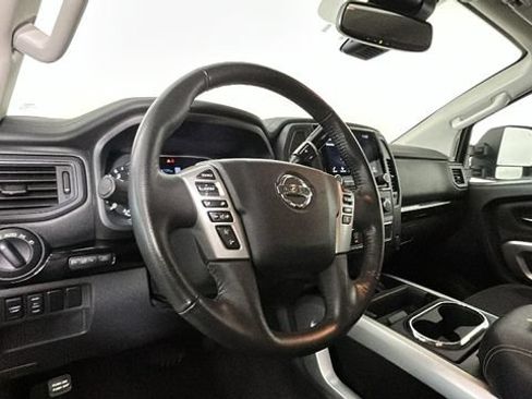Used 2022 Nissan Titan SV w/ SV Convenience Package AWD/4WD image 14