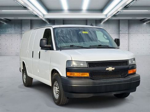Used 2018 Chevrolet Express 2500 w/ Driver Convenience Package image 22