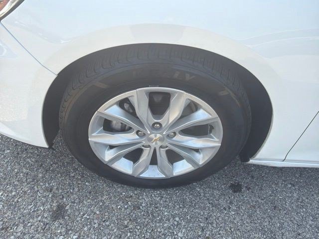 Used 2024 Chevrolet Malibu LT FWD image 11