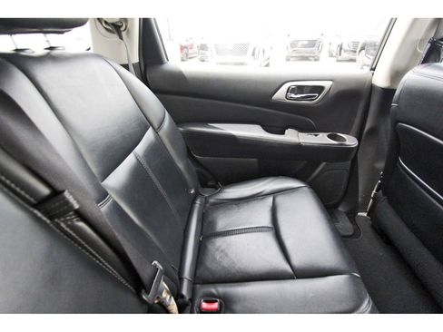 Used 2016 Nissan Pathfinder SL w/ Trailer Tow Package FWD image 11