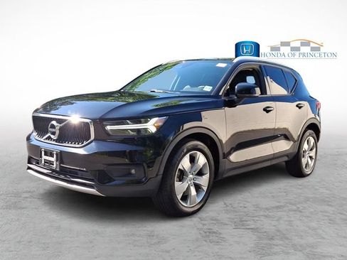 Used 2021 Volvo XC40 T5 Momentum AWD/4WD image 3