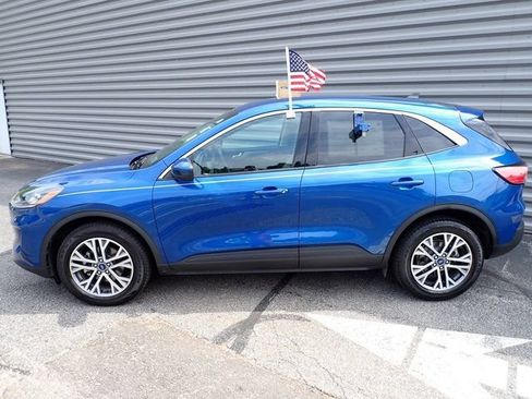 Certified 2022 Ford Escape SEL w/ Technology Package AWD/4WD image 2