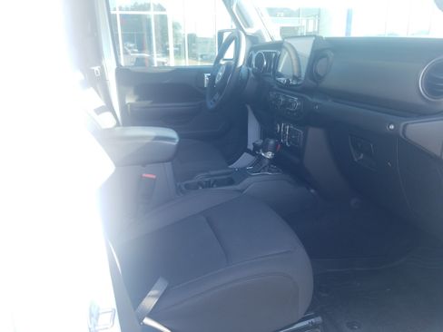 Used 2023 Jeep Gladiator Sport AWD/4WD image 17