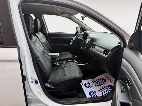 Used 2017 Mitsubishi Outlander ES image 15