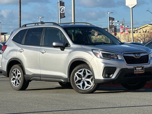 Used 2021 Subaru Forester Premium image 2