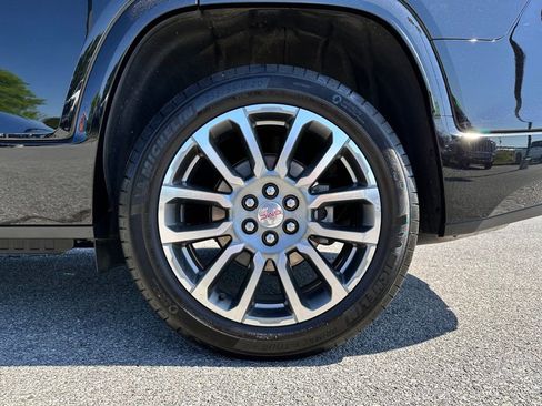 Used 2023 GMC Acadia Denali w/ Denali Ultimate Package AWD/4WD image 46