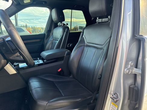 Used 2019 Land Rover Discovery HSE image 9