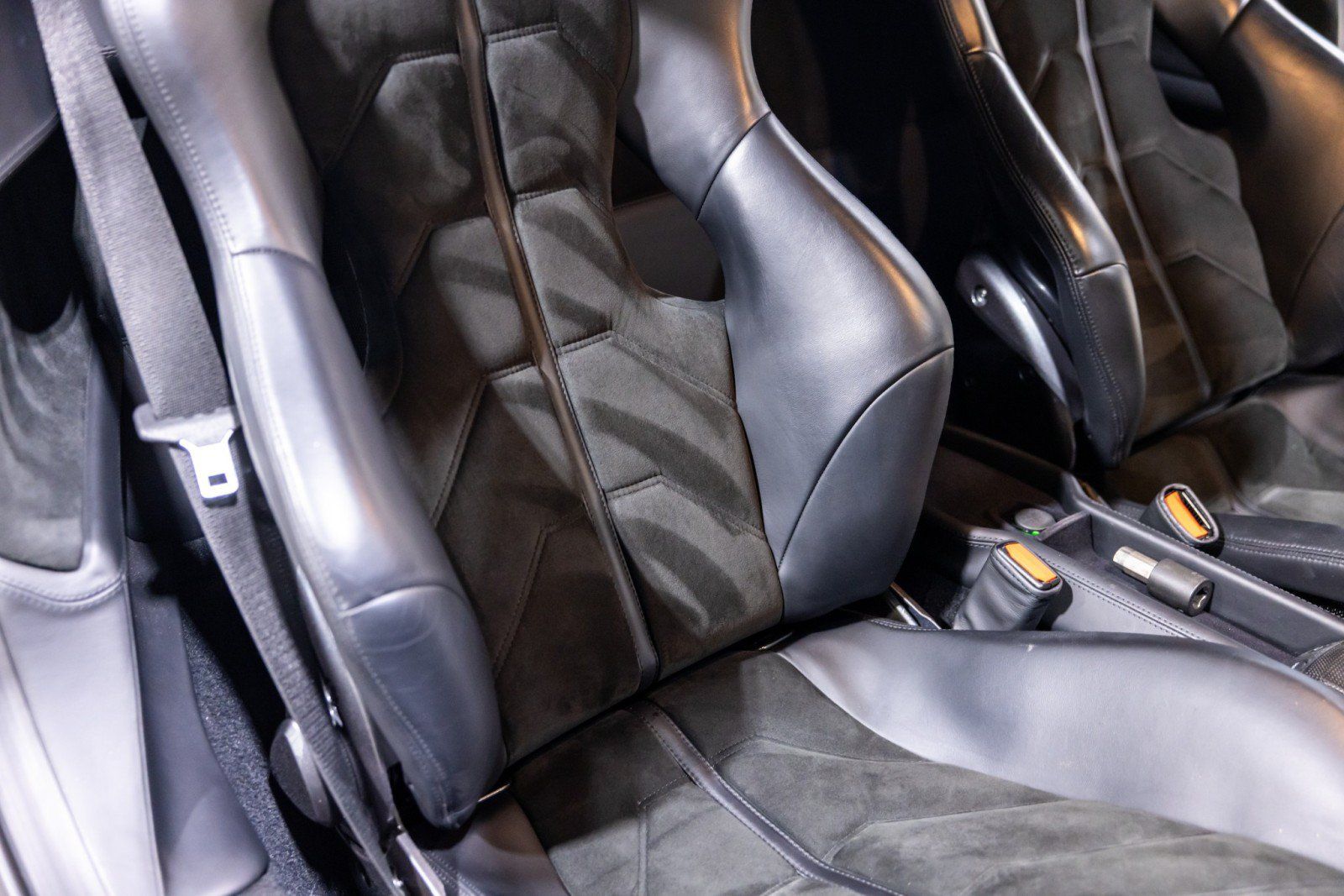 Used 2011 Ferrari 458 Italia Coupe RWD image 32