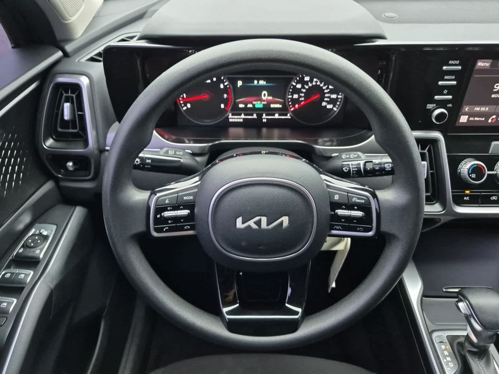 Used 2023 Kia Sorento LX AWD/4WD image 22