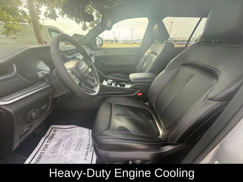 Certified 2025 Jeep Grand Cherokee Limited w/ Black Appearance Package image 11