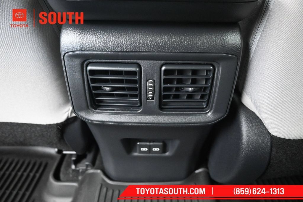 Used 2025 Toyota RAV4 XLE AWD/4WD image 24