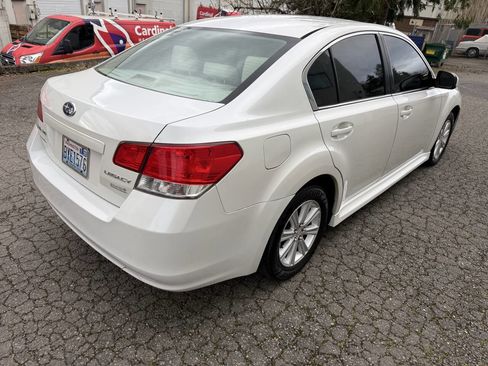 Used 2010 Subaru Legacy 2.5i Premium image 7