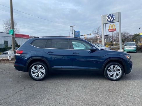 Certified 2022 Volkswagen Atlas SE image 2