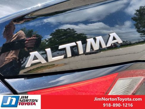 Used 2024 Nissan Altima 2.5 SV FWD image 12