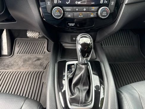 Used 2018 Nissan Rogue SV w/ Premium Package AWD/4WD image 20
