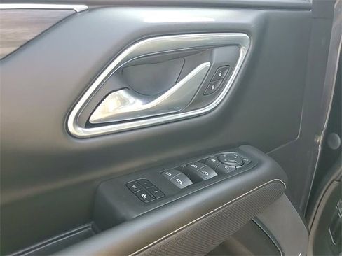 Used 2023 GMC Yukon SLT w/ SLT Premium Package image 14